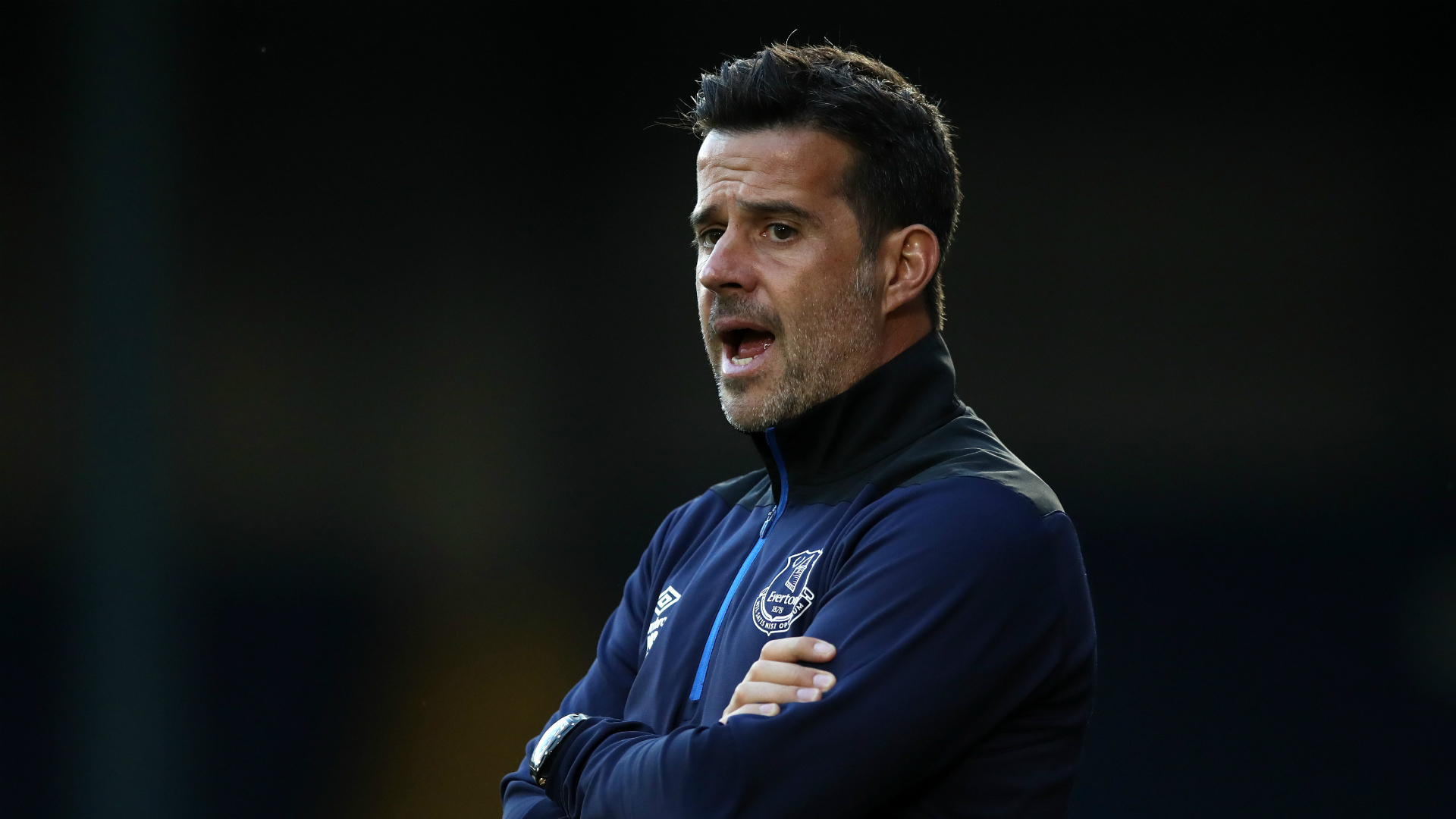 使得他在后 使得他在后